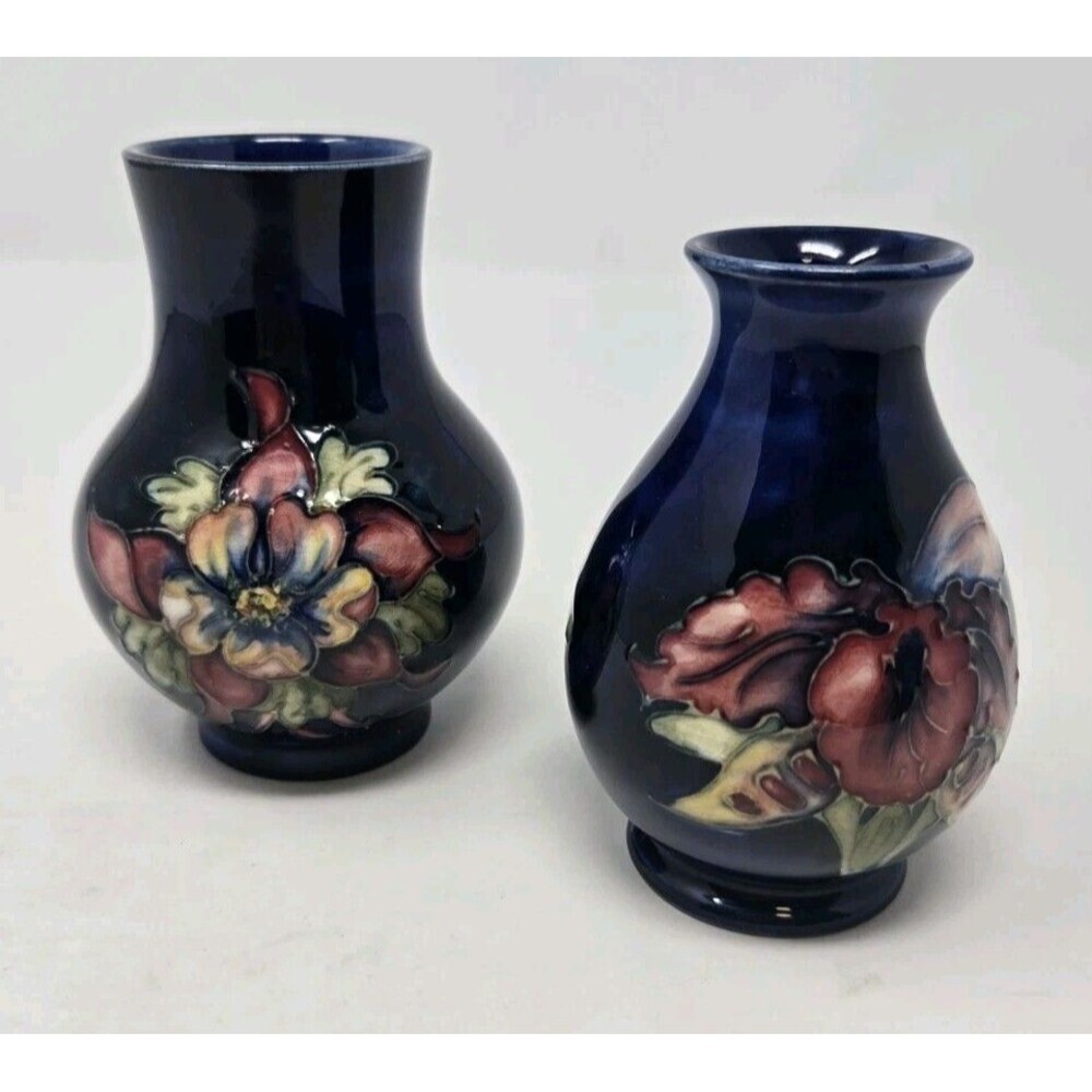 VINTAGE MOORCROFT POTTERY SET OF 2 SMALL VASES BUD VASE BLUE ORCHID ENGLAND RARE